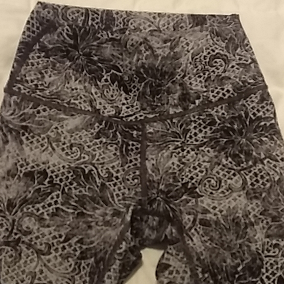 Lululemon Wunder Under Crop - Picture 8 of 8